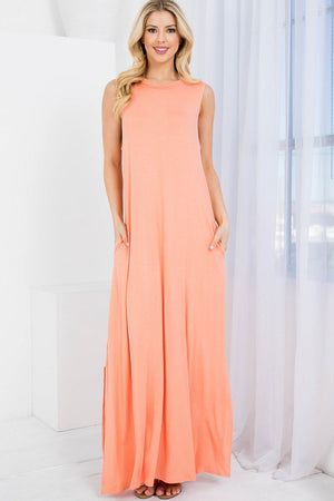 Sleeveless maxi dress with pockets in salmon color