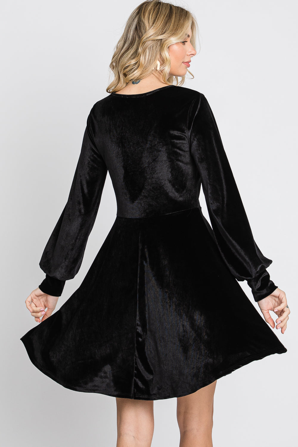 Long sleeve velvet surplus black dress